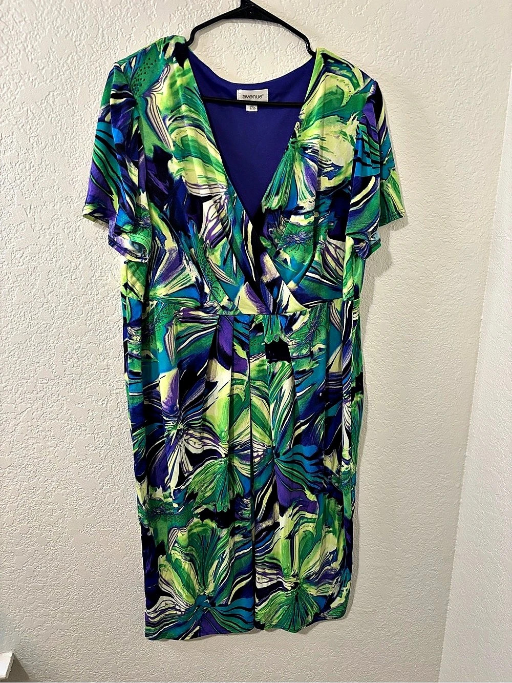 Avenue Whimsical Tropical Floral V-Neck Knit Dress Size 18/20
